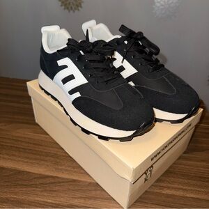 YOKI‎ Woman’s Casual Cute Black/White Shoes/Sneakers size 10 Brand New in Box